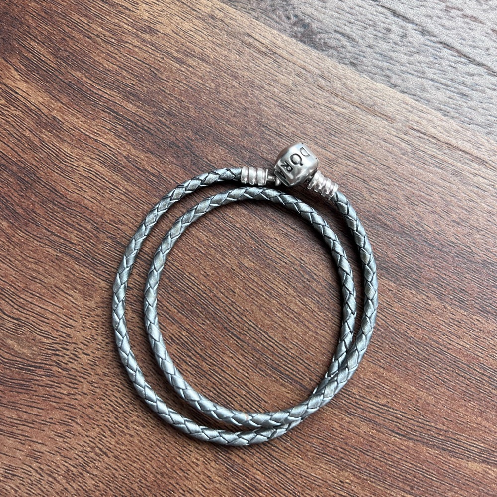 Leather PANDORA Bracelet & Jewelry Box Set - Picture 2 of 10